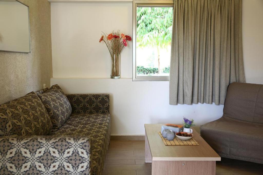 Eilot Kibbutz Country Lodging Eilat Extérieur photo